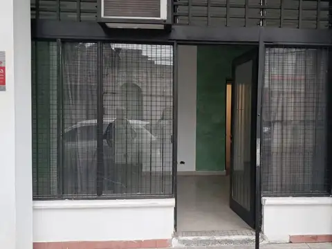 LOCAL SOBRE MEDINA 25MTS CASEROS