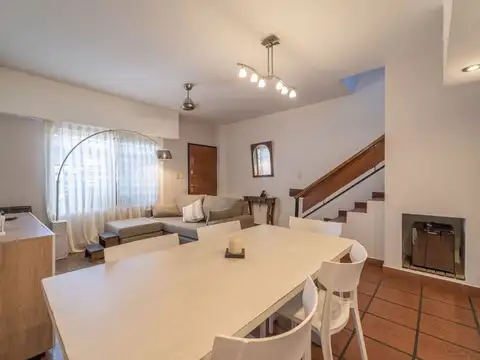 VENTA TRIPLEX 3 AMBIENTES CON COCHERA OLIVOS