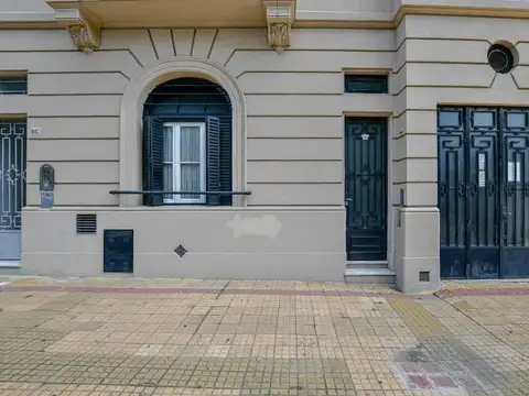 CASA EN VENTA LA PLATA 2 DORMITORIOS PILETA