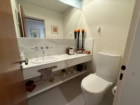 Casa 5 ambientes con 4 baños