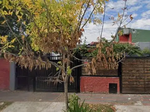 Venta de Casa en Esquina 4 Ambientes en San Miguel, GBA Norte