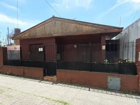 Casa de 4 ambientes con patio