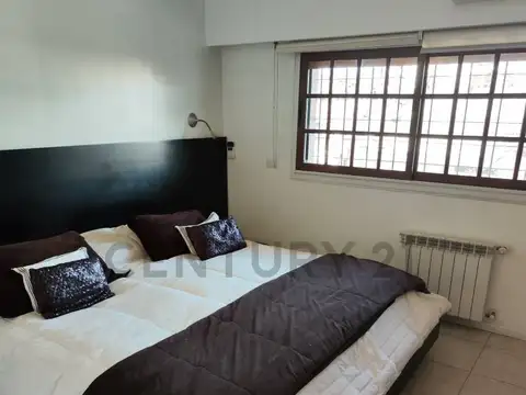 Venta de Dúplex de 6 ambientes en 3 niveles con amplio garaje. BAJÓ EL PRECIO!