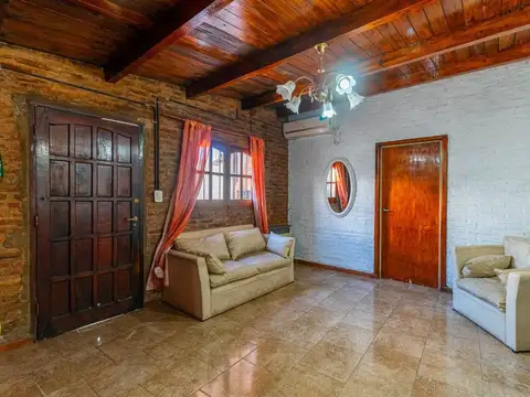 Casa 5 ambientes con 2 baños