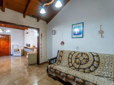 CASA DE PASILLO EN VENTA 2 DORMITORIOS