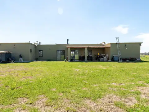 Casa 5 ambientes con 4 baños