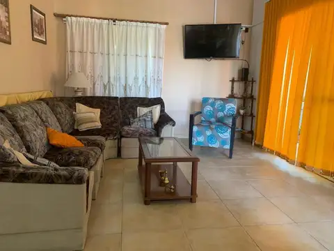 Casa 5 ambientes con 2 baños