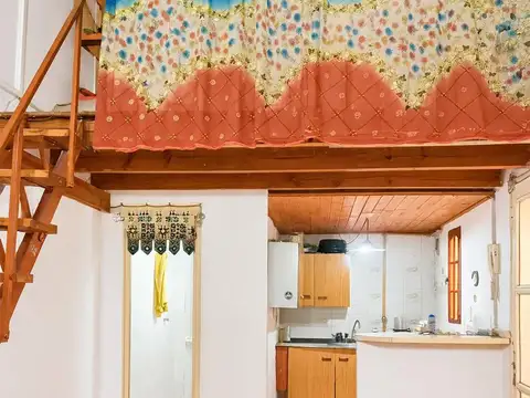 VENTA PH 1 AMBIENTE CON ENTREPISO EN BALVANERA