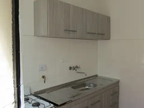 PH ALQUILER DOS AMBIENTES CON PATIO CASTELAR NORTE