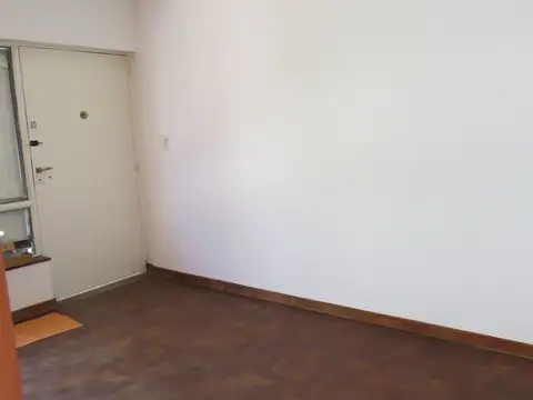 Depto Tipo Casa en Alquiler en Castelar, $ 630.000