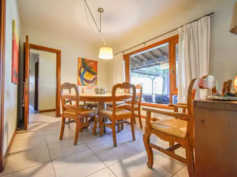 Casa en Venta con 3 cocheras