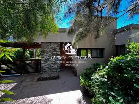 Casa en venta de 3 ambientes, pileta y lote Central. Manzanares Chico