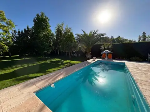 Casa en Venta con 3 cocheras