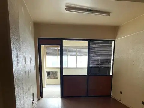 Oficina comercial de 66 m² en venta en Tribunales
