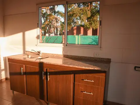 Casa en Alquiler con 1 cochera