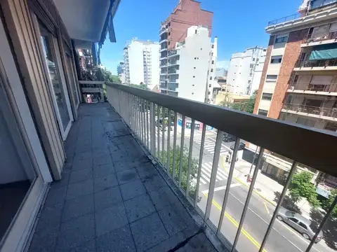 Depto 4 amb con depcia al Frente Balcon cdo cochera