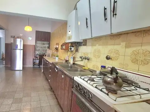 Casa 5 ambientes con 2 baños
