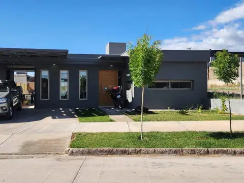 Casa en Venta - Barrio La Bastilla