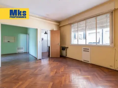 Descubrí un amplio 3 ambientes con dependencia y balcón aterrazado al frente.