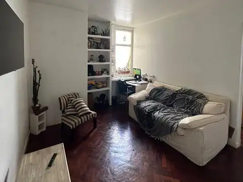 AV. RIVADAVIA Y MALVINAS ARG. - 3 AMBIENTES REFACCIONADO C/ ENTRADA PRINCIPAL Y DE SERVICIO - PURA L