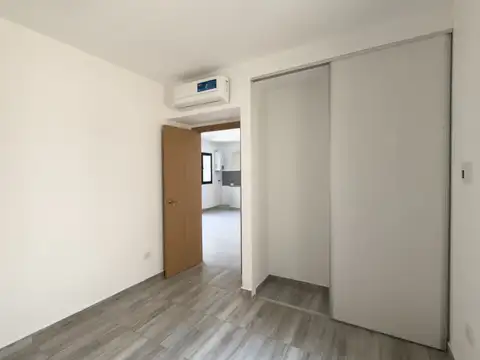 América 2400, Piso 1