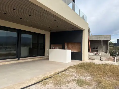 Casa en Alquiler al Oeste