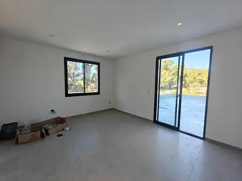 Casa en Venta en Pilar del Este - Santa Lucia, USD 220.000