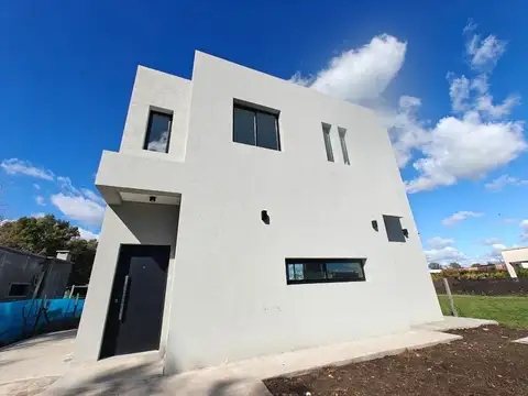 Casa en venta en Pilar del Este Santa Lucia