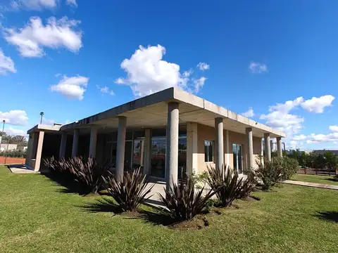 Casa en venta en Pilar del Este Santa Lucia