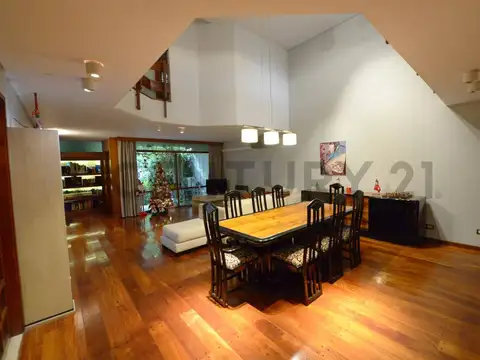 Alquiler de Imponente Casa en Villa Devoto