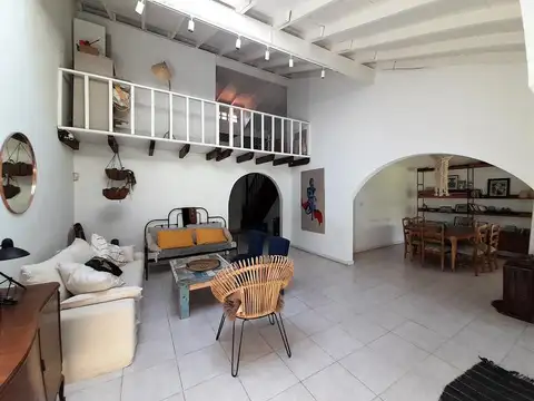 Casa en Alquiler Temporal con 3 cocheras