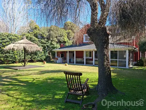 Venta Casa en 2 plantas lote central en Barrio Las Condes Pilar
