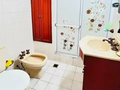 Casa en venta con garage y patio – Monte Chingolo, Lanús