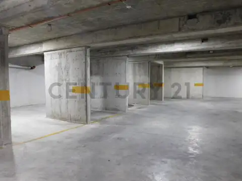 VENTA COCHERA CUBIERTA ITUZAINGO CENTRO