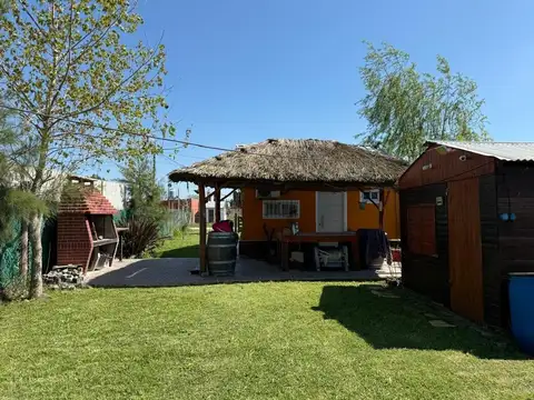 Casa Quinta Con Quincho Y Pileta En Domselaar