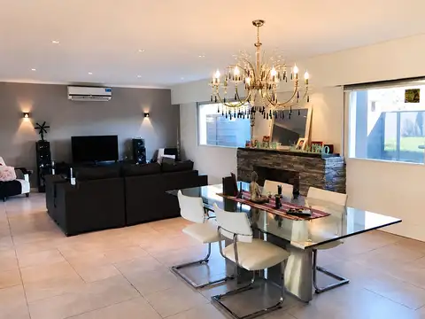 Casa 5 ambientes con 3 baños
