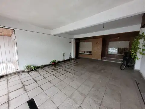 CASA CON LOCAL EN VENTA TEMPERLEY
