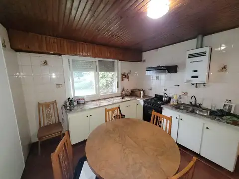 CASA CON LOCAL EN VENTA TEMPERLEY