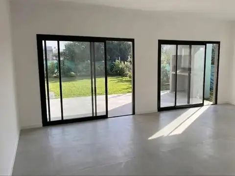 Casa en Venta en Pilar del Este - San Ramon, USD 165.000