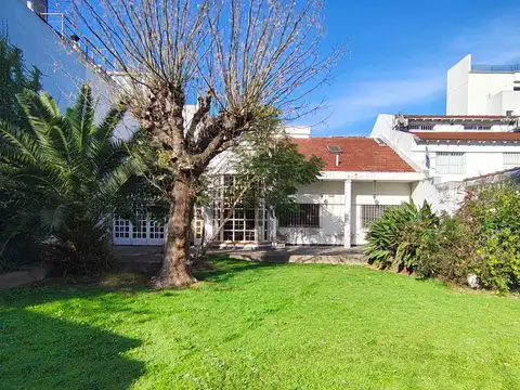 CASA 5 AMB EN VENTA MORÓN C/ JARDÍN Y COCHERAS