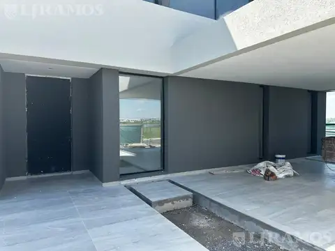 CASA A LAGUNA EN VENTA AMARRAS PUERTOS PG