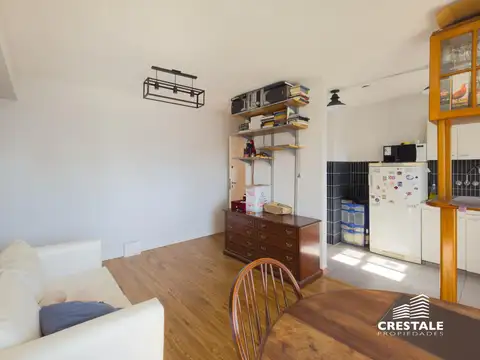Venta / Permuta - Departamento 1 dormitorio con cochera y balcón al Norte - Martin, Rosario.