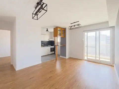 Venta / Permuta - Departamento 1 dormitorio con cochera y balcón al Norte - Martin, Rosario.