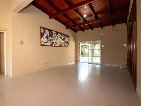 Casa en Venta en Sarmiento, USD 210.000