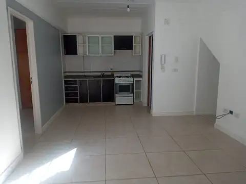 PH 2 Ambientes con patio - 10 Años de Antiguedad