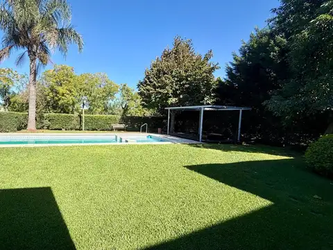 CASA EN ALQUILER HARAS SANTA MARIA-4 AMBIENTES-3 BAÑOS-EN 1 PLANTA-GALERIA-PISCINA-COLEGIO-SEGURIDAD
