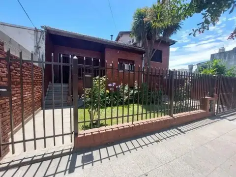 Venta O Permuta Hermoso Chalet En El Centro De San Miguel