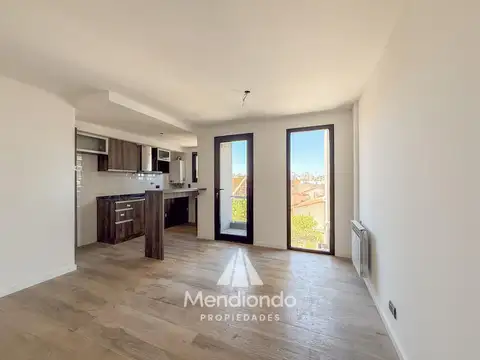 Semipiso 2 ambientes al frente con Balcón - Zona Chauvín