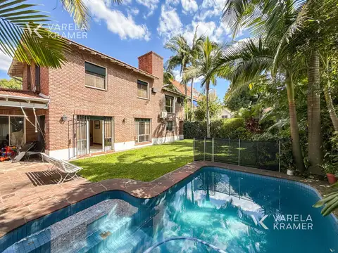 Casa 7 ambientes con 2 baños