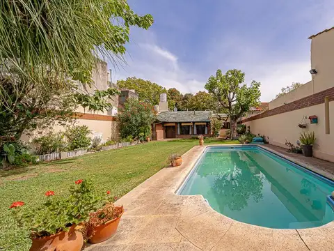 VENTA CASA 4 AMBIENTES QUINCHO PILETA BALLESTER